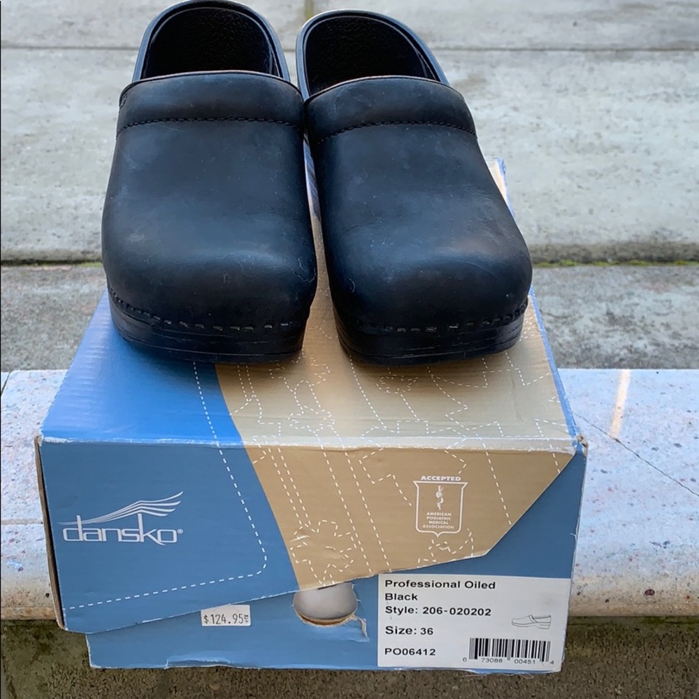Dansko professional oiled clogs sz 36
